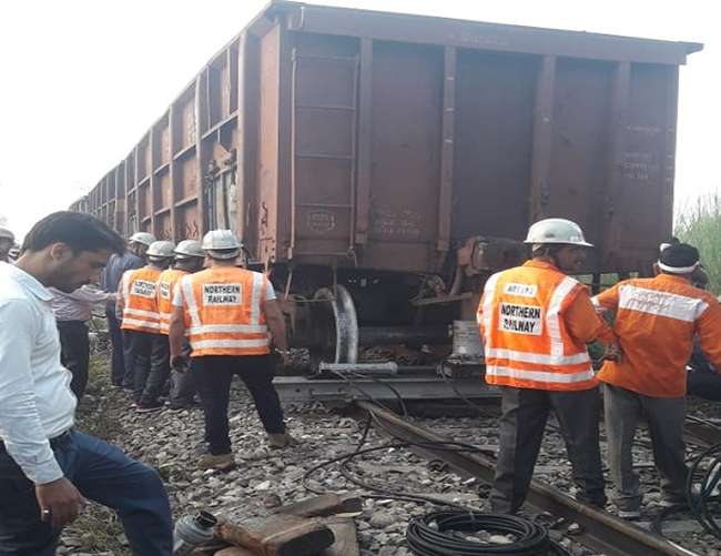 train derailed nagina