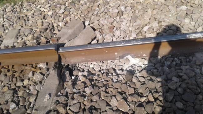 train track cracked kiratpur bijnor