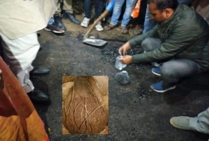 गजब : उद्घाटन करने को मारा नारियल तो टूट गई सड़क, पर नहीं टूटा नारियल