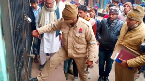 पुलिस ने मुस्लिम फंड की शाखा में की छानबीन